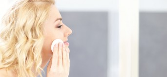 Oczyszczanie skóry twarzy - większość kobiet robi to nieprawidłowo!