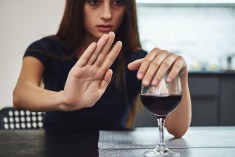 "Jak powinna postępować żona alkoholika?